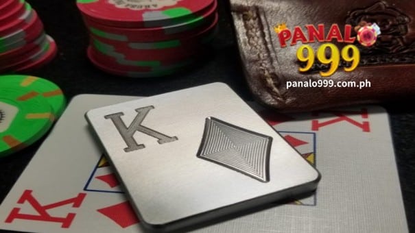 Ang isang poker card protector ay tumutulong upang maiwasan ang mga pagkakamali sa panahon